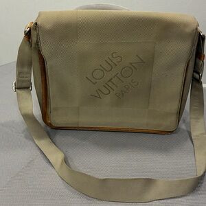 Authentic Louis Vuitton Damier Geant Messenger Bag-preowned